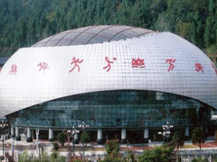 宣威体育中心球形网架加工安装